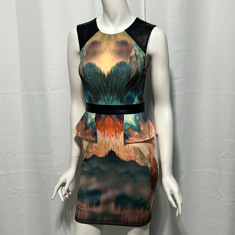 Bebe Abstract Scenic Sleeveless Peplum Short Dress XS